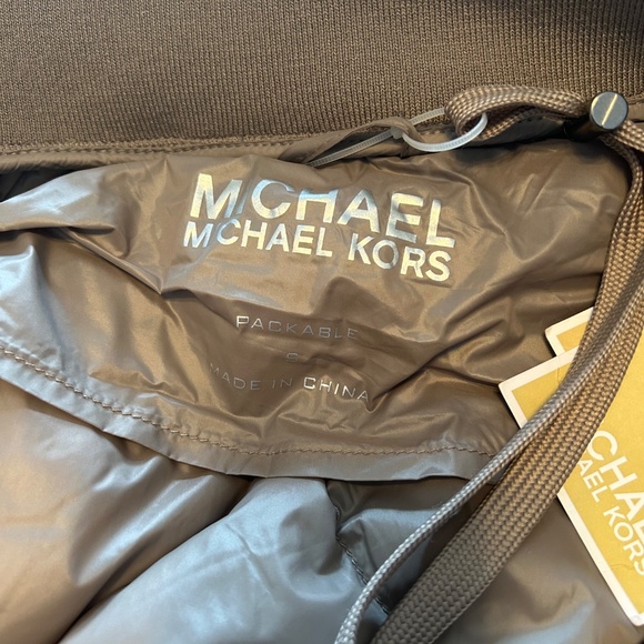 MICHAEL KORS PACKABLE TAUPE PUFFER COAT - SIZE SMALL - Picture 7 of 8